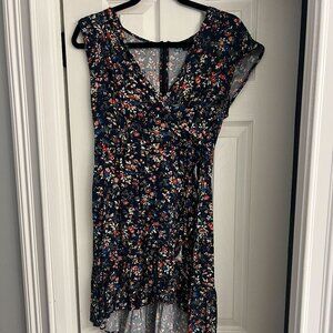 J CREW Mini dress navy floral Size 8. BNWT flutter sleeve. V neck. Ruffle hem